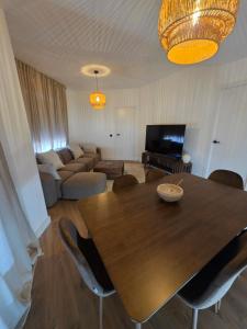 Μια τηλεόραση ή/και κέντρο ψυχαγωγίας στο Sweet Dreams Olivares