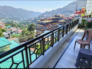 Общий вид на горы или вид на горы из варианта проживания в семье +10 фотографий