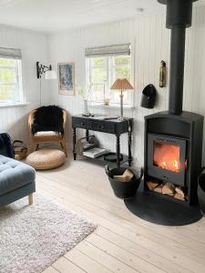 Khu vực ghế ngồi tại Cozy Summer House Close To Bisnap Beach