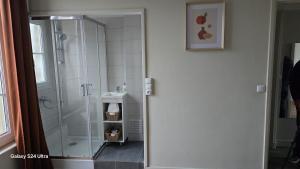 Фотография из галереи Premium apartment 10 minutes from Paris в городе Жювизи-сюр-Орж +1 фотография