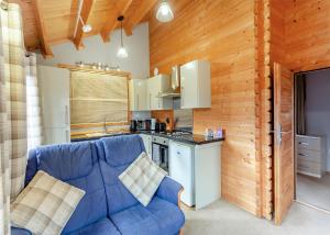 Η κουζίνα ή μικρή κουζίνα στο Castlewood Lodges +6 φωτογραφίες