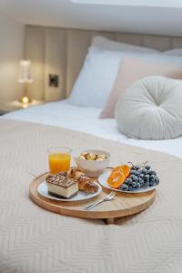 Postel nebo postele na pokoji v ubytování Bałtyk Luxury Residence Old Hotel Seeblick Apt 304 + 23 fotografií