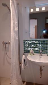 a bathroom with a sink and a shower with a mirror at Unique 118 in Bremen +25 photos