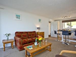 Et opholdsområde på Apartment 2 Waters Edge