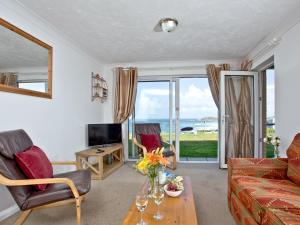 Et tv og/eller underholdning på Apartment 2 Waters Edge