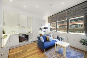 Kuchyň nebo kuchyňský kout v ubytování Stylish Feltham Studio near Station Shops 41