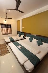 Postel nebo postele na pokoji v ubytování Hotel Shivalay Palace + 36 fotografií