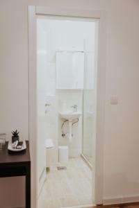 Koupelna v ubytování Gallus Inn + 10 fotografií