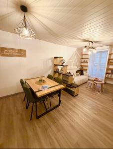 Et opholdsområde på L'Escapade Pannessac troisième étage