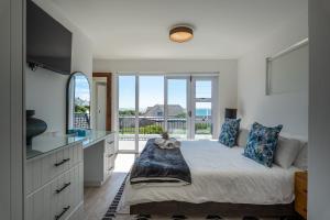 a bedroom with a bed and a large window at Lieben Marelei in Sea Vista +38 photos