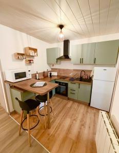 Køkken eller tekøkken på L'Escapade Pannessac troisième étage + 2 billeder