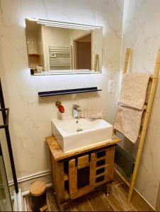Et badeværelse på L'Escapade Pannessac troisième étage