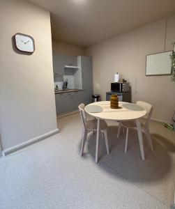 Køkken eller tekøkken på Studio balcon cozy center of Mons