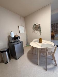 Køkken eller tekøkken på Studio balcon cozy center of Mons