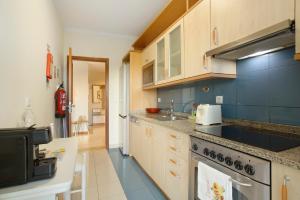 Køkken eller tekøkken på Sea View Apartment