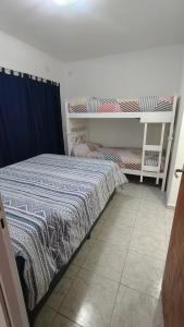 En eller flere senge i et værelse på Dptos Reynoso