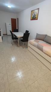 Et opholdsområde på Dptos Reynoso + 3 billeder