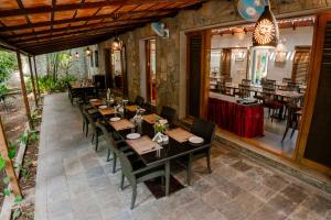 Restaurace v ubytování The Birchwood Retreat, Madikeri