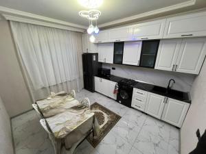 Kuchyň nebo kuchyňský kout v ubytování Quba Şah Villa