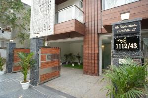 Tòa nhà nơi khách sạn tọa lạc