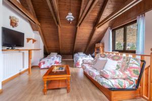 Et tv og/eller underholdning på Casa Escarrilla - Games Room - Ski - Views - Parking - Wifi