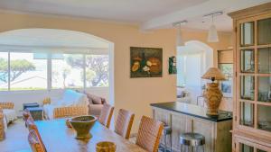 Η κουζίνα ή μικρή κουζίνα στο Hôtel Villa Maya - Golfe de Saint-Tropez