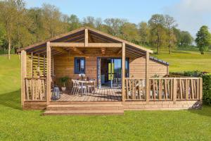 Bygningen som campingpladsen ligger i