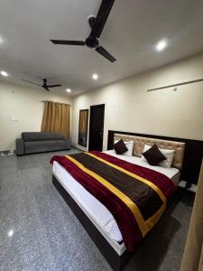 En eller flere senge i et værelse på Hotel Sunlight