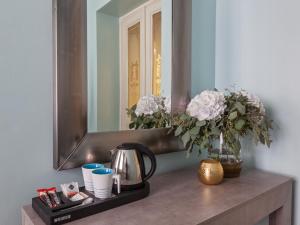 Принадлежности для чая и кофе в Gorgeous Prague Rooms