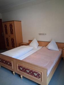 Postel nebo postele na pokoji v ubytování Pension Karner