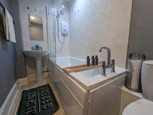 a small bathroom with a sink and a shower at Cosy 1 bedroom flat close to city centre in Edinburgh