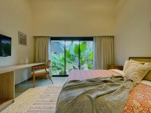 Ένα ή περισσότερα κρεβάτια σε δωμάτιο στο Cozy Nest 3BR Luxury Villa- 10 mins from Thalassa & Vagator Beach