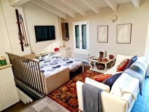 Μια τηλεόραση ή/και κέντρο ψυχαγωγίας στο LA TANA DEI VIAGGIATORI - CENTRO STORICO - Tirano