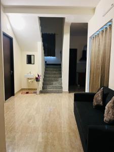 TV a/nebo společenská místnost v ubytování Riviera Retreat villa + 13 fotografií