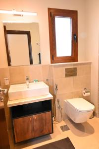 Koupelna v ubytování Wateera Jebel Sifah-Beachfront