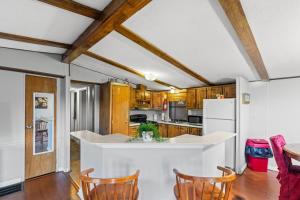 Ảnh trong thư viện ảnh của Enclosed Sunroom • Ripken Stadium & Parks Nearby ở Aberdeen