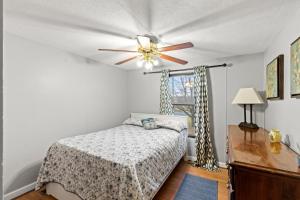 Ảnh trong thư viện ảnh của Enclosed Sunroom • Ripken Stadium & Parks Nearby ở Aberdeen