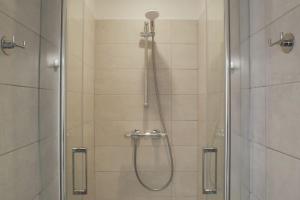 Ένα μπάνιο στο Appartement avec balconnet et vue mer