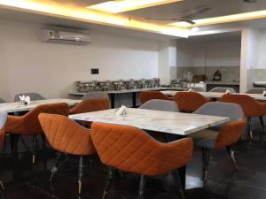 Posezení v ubytování Hotel Vasudha Inn Near Delhi Airport