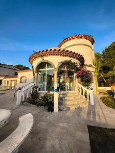 Το κτήριο όπου στεγάζεται  το διαμέρισμα