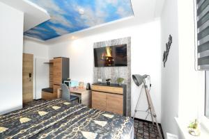 Кухня или мини-кухня в Sleep Inn Motel
