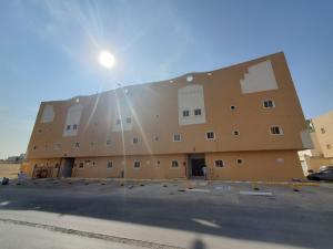een gebouw in aanbouw op een parkeerplaats bij شقق مسكن ايار - Ayar Residence in Riyad