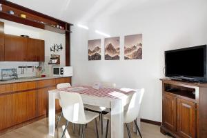 Kuchyň nebo kuchyňský kout v ubytování Casadegli Orsi Madonna Di Campiglio + 15 fotografií