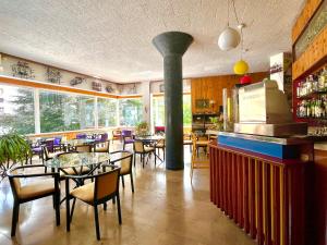 Un restaurante u otro lugar para comer en Park Hotel Bozzi