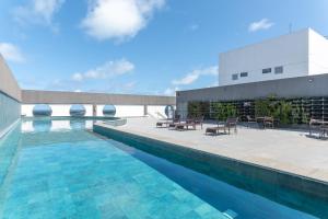 Swimmingpoolen hos eller tæt på Studio c/ rooftop com piscina em Olinda - JAM907C