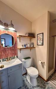 Koupelna v ubytování Casita 3 mins to downtown farmers market