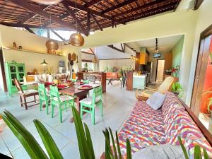 Et opholdsområde på Casa Bambu – Seu refúgio na serra de Areia