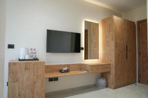 Μια τηλεόραση ή/και κέντρο ψυχαγωγίας στο DouDou Pyramids View Hotel +94 φωτογραφίες