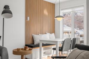a dining room with a table and a window at Hameau 26-43 Studio in Stoneham