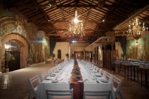 a long table in a large room with white tables and chairs at Club Tapiz in Chacras de Coria